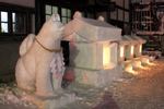 社屋前のお堂っこと犬っこ